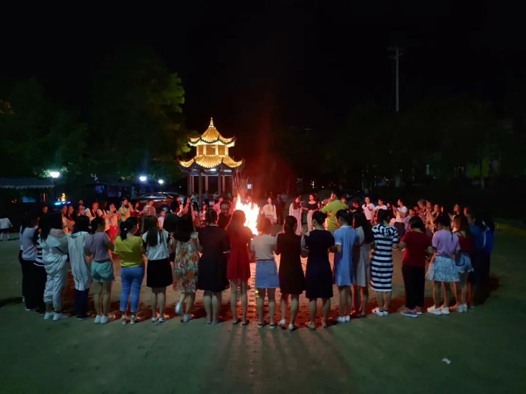 篝火晚会.jpg