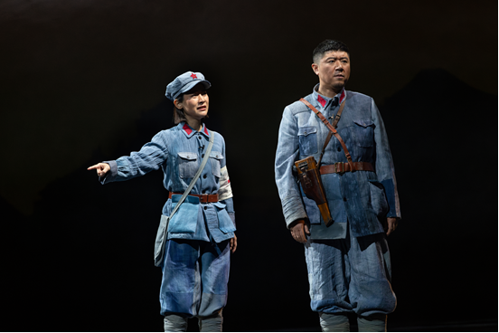 《哈达铺的灯光》匠心独运的细节