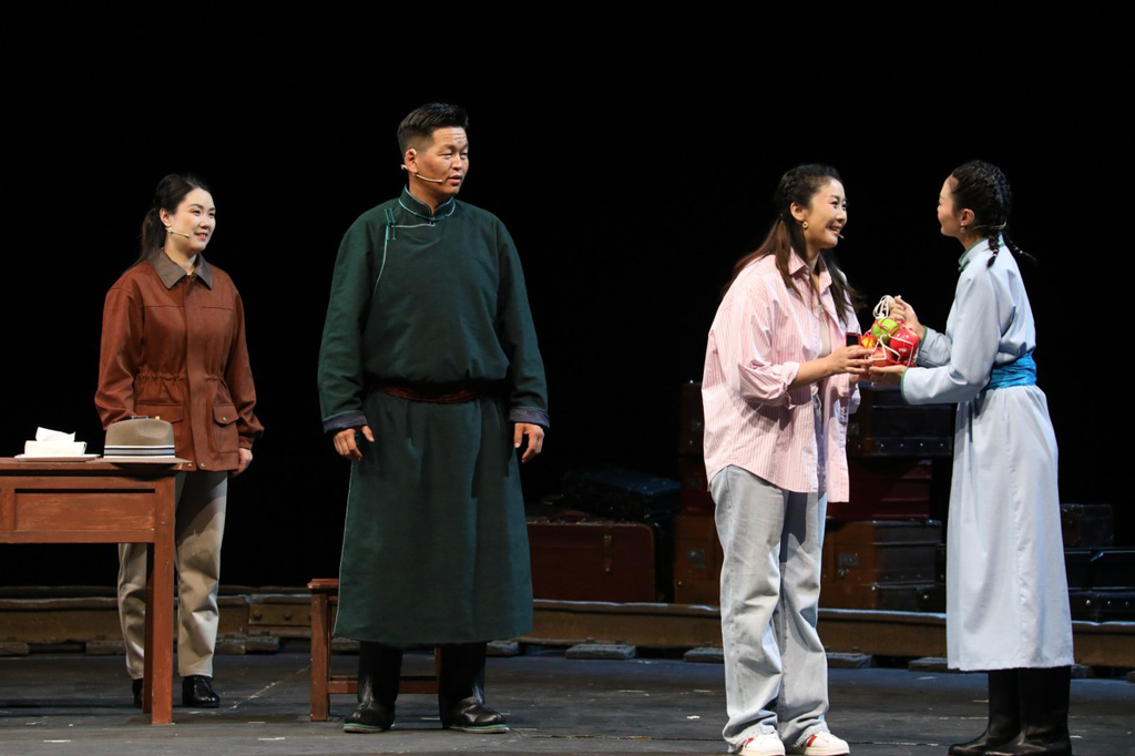 青春笔触绘就草原长卷——话剧《天边的草原》全国巡演圆满收官