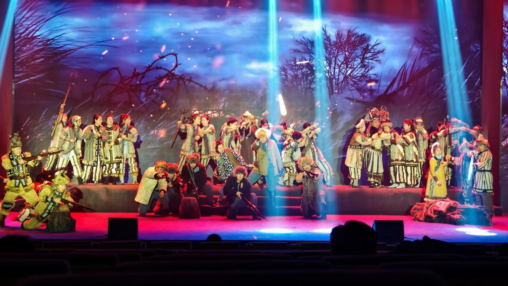 话剧《燃烧的伊玛堪》精彩首演